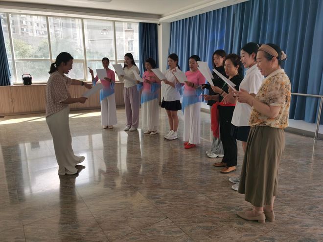 k8凯发官网，泰安市泰山区上高街道学苑社区全面做好委员联系界别群众工作