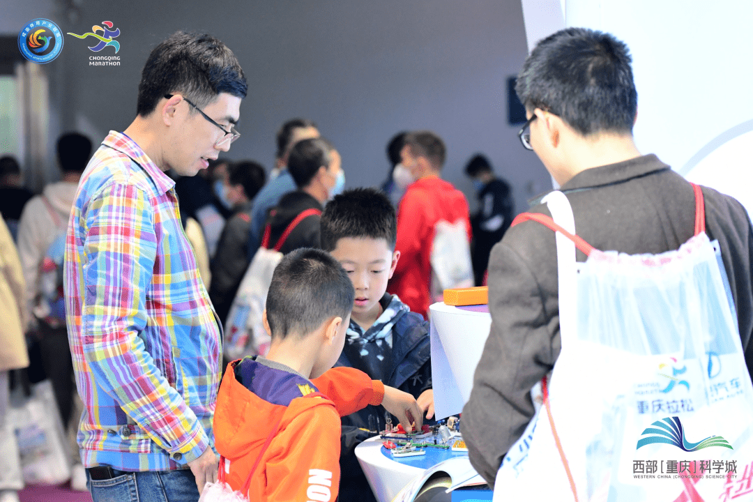 凯时k8官网，看点丨“科” 字当头 体博会上西部（重庆）科学城展厅“未来感”十足